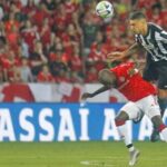 Fora do G4, Botafogo perde para o Inter em sua missa de sétimo dia Fora do G4, Botafogo perde para o Inter em sua missa de sétimo dia