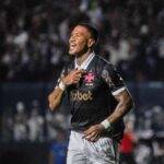 Não cai! Vasco vence o Bragantino na marra em São Januário e fica na Série A Não cai! Vasco vence o Bragantino na marra em São Januário e fica na Série A