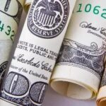Dólar: Real cai frente ao dólar com temor fiscal após veto à desoneração da folha de pagamentos