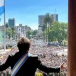 Milei deve anunciar pacote com medidas econômicas na Argentina Milei deve anunciar pacote com medidas econômicas na Argentina