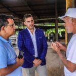 Gonzaga leva superintendente do MAPA para conhecer produtos naturais do Acre e debatem exportação de óleos e sabonetes Gonzaga leva superintendente do MAPA para conhecer produtos naturais do Acre e debatem exportação de óleos e sabonetes