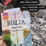Churrascaria mostra bíblia intacta após incêndio e destruição total em Manaus Churrascaria mostra bíblia intacta após incêndio e destruição total em Manaus