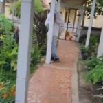 No Acre, padre tem casa invadida e usa pedaço de pau contra bandido No Acre, padre tem casa invadida e usa pedaço de pau contra bandido