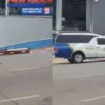 Caixão cai de carro funerário a caminho de velório e fica na rua em MG Caixão cai de carro funerário a caminho de velório e fica na rua em MG