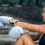 Ex-lutadora de MMA morre após carro cair de ribanceira, em Ubatuba