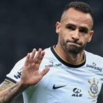 Corinthians oficializa as saídas de Renato Augusto e Giuliano Corinthians oficializa as saídas de Renato Augusto e Giuliano