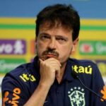 Celebração ou 'crocodilagem': demissão de Fernando Diniz da Seleção Brasileira divide web Celebração ou 'crocodilagem': demissão de Fernando Diniz da Seleção Brasileira divide web