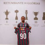 'Estava indo para a Turquia e o Diniz me ligou, cancelei o voo', conta Douglas Costa sobre escolher o Fluminense 'Estava indo para a Turquia e o Diniz me ligou, cancelei o voo', conta Douglas Costa sobre escolher o Fluminense