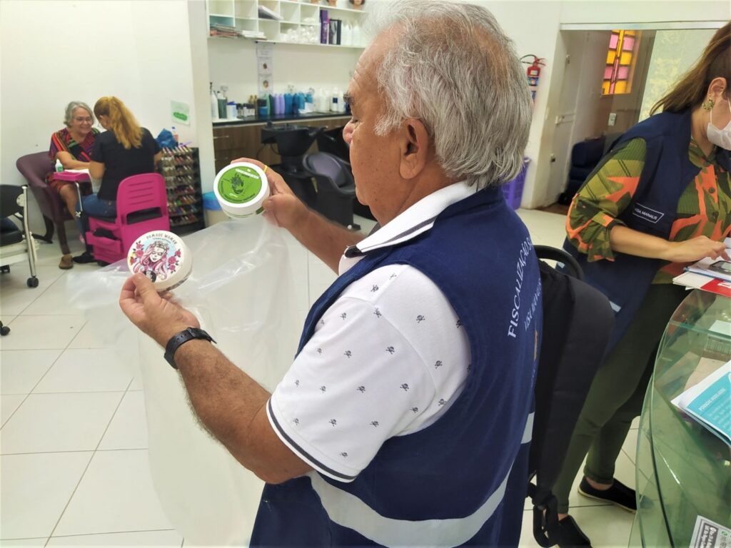 PREVENÇÃO: saúde alerta sobre perigos do uso de pomadas para o cabelo