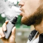 Senador propõe medidas rigorosas contra a comercialização de cigarros eletrônicos para menores