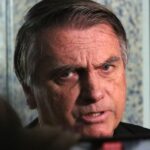“Querem me tirar de combate a qualquer preço”, diz Bolsonaro sobre operação da PF “Querem me tirar de combate a qualquer preço”, diz Bolsonaro sobre operação da PF