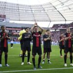 Gol no último minuto de Palacios mantém Leverkusen confortável na liderança do Alemão