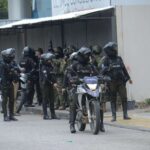Homem é preso no Equador após entrar escondido em quartel para roubar armas