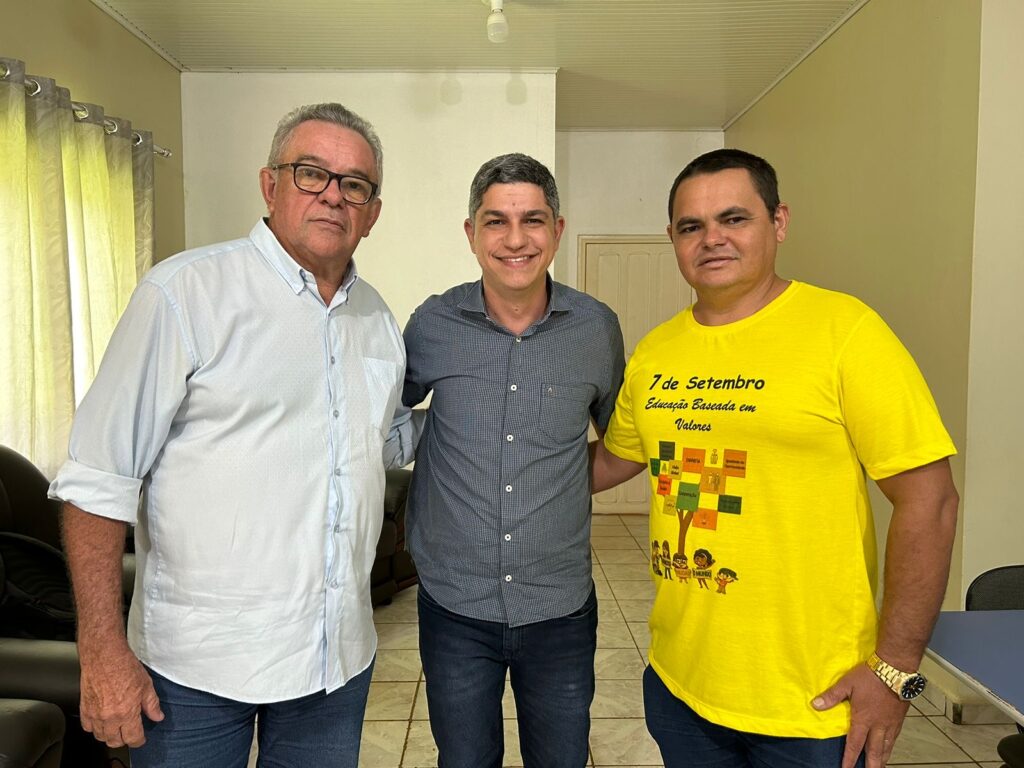Calegário visita Plácido de Castro e formaliza destinação de emenda para educação especial
