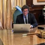 Milei anuncia aumento do salário mínimo em 30% na Argentina
