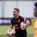 Vitor Pereira entra na Justiça e cobra R$ 7,58 milhões do Corinthians Vitor Pereira entra na Justiça e cobra R$ 7,58 milhões do Corinthians