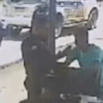 Vídeo mostra policial jogando spray de pimenta em homem em Brasiléia Vídeo mostra policial jogando spray de pimenta em homem em Brasiléia