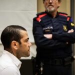 Ex-jogador de futebol, Daniel Alves, é convocado para ir a tribunal, diz jornal