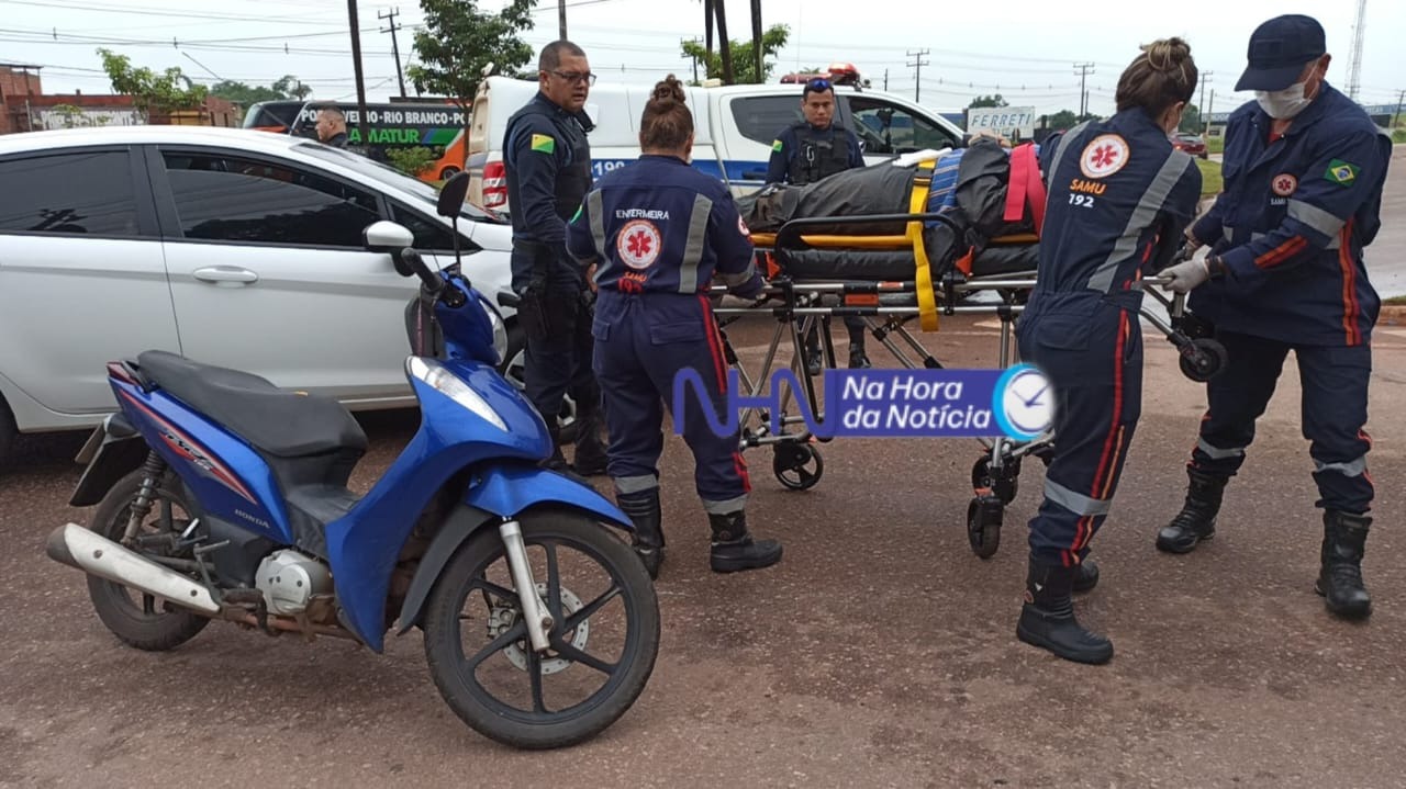 Mulher fica ferida após atingir lateral de carro em rodovia em Rio Branco