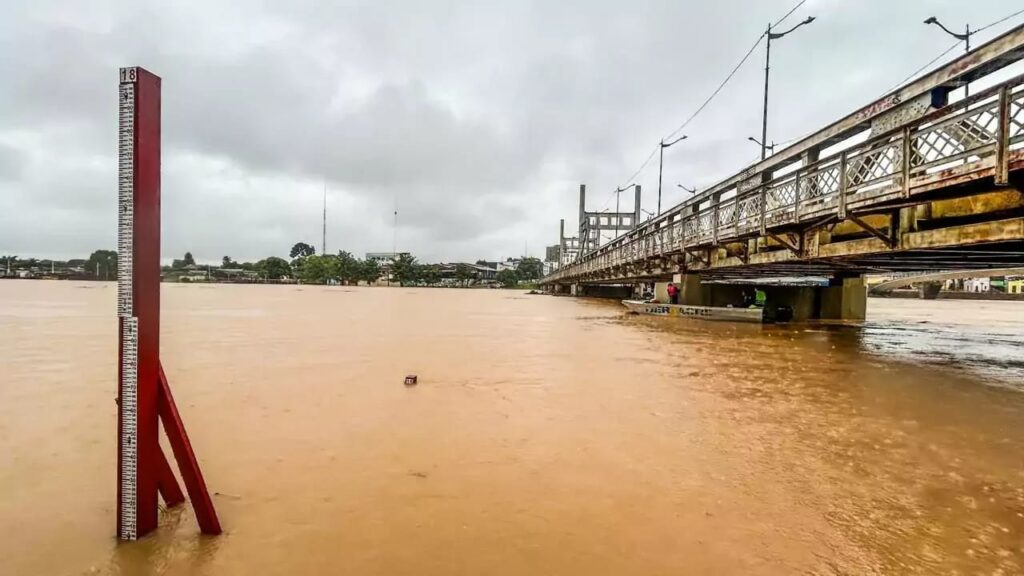 Nível do Rio Acre continua a subir na capital acreana, afetando milhares de pessoas