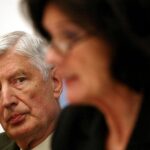 Ex-primeiro-ministro holandês e esposa morrem de mãos dadas por eutanásia Ex-primeiro-ministro holandês e esposa morrem de mãos dadas por eutanásia