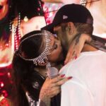 Caio Castro e Alinne Rosa trocam beijos no carnaval: 'Somos amigos'