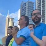 Com multidão e discurso light, Bolsonaro faz “esquenta” para eleições Com multidão e discurso light, Bolsonaro faz “esquenta” para eleições