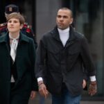 Condenado por estupro, Daniel Alves é solto após pagar fiança