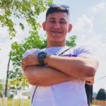 Mãe busca ajuda para custear despesas médicas do filho sobrevivente de queda de avião Mãe busca ajuda para custear despesas médicas do filho sobrevivente de queda de avião
