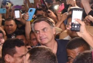 Bolsonaro soube de áudios de Mauro Cid durante viagem ao Acre e vê suposto vazamento com desconfiança