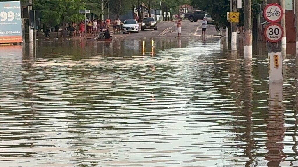 Segunda maior cheia da história do Acre afeta moradores da Baixada da Sobral