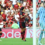 Pedro brilha e Flamengo garante vantagem na primeira final do Carioca Pedro brilha e Flamengo garante vantagem na primeira final do Carioca