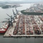 Chinês que estava à deriva no mar é resgatado no Porto de Santos