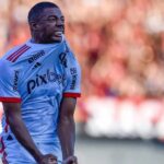 Em jogo tumultuado, Flamengo vence Atlético-GO com gol de pênalti Em jogo tumultuado, Flamengo vence Atlético-GO com gol de pênalti