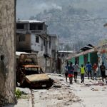 Intenso tiroteio toma ruas e deixa capital do Haiti em pânico Intenso tiroteio toma ruas e deixa capital do Haiti em pânico
