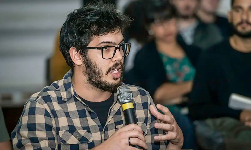 Violência de Estado persiste na democracia, alerta historiador