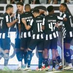 Botafogo faz 2 gols em 10 minutos e atropela Juventude pelo Brasileirão