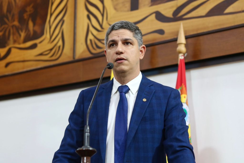 Calegário destina emenda de R$ 850 mil para tratamento de pessoas com TEA