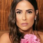Antes da separação, Deborah Secco levou affair e filha a passeio Antes da separação, Deborah Secco levou affair e filha a passeio