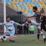 Em jogo movimentado, Flu vence Vasco e ganha a primeira no Brasileirão Em jogo movimentado, Flu vence Vasco e ganha a primeira no Brasileirão