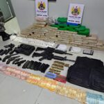 PM prende líder de facção e duas mulheres com arma de fogo, munições e mais de 60 kg de drogas em Rio Branco PM prende líder de facção e duas mulheres com arma de fogo, munições e mais de 60 kg de drogas em Rio Branco