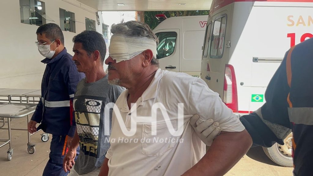 Motociclista tenta fazer ultrapassagem em Rio Branco, mas cai em buraco na BR-364 e tem olho perfurado