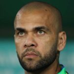 Daniel Alves desmente jornal: 'Não concedi qualquer entrevista, nem vou conceder' Daniel Alves desmente jornal: 'Não concedi qualquer entrevista, nem vou conceder'