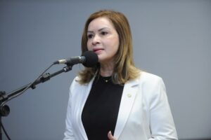 Socorro Neri é a única parlamentar do Acre a votar a favor da volta do DPVAT