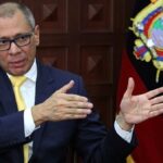 Policiais invadem embaixada do México em Quito e prendem Jorge Glas Policiais invadem embaixada do México em Quito e prendem Jorge Glas