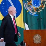 Lula chama ministros para reunião em meio à crise da Petrobras Lula chama ministros para reunião em meio à crise da Petrobras