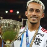 Jogador do Flamengo assaltado após título carioca recupera carro e medalha: 'Livramento' Jogador do Flamengo assaltado após título carioca recupera carro e medalha: 'Livramento'
