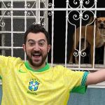 Vincent Martella, posa com vira-lata caramelo: ‘Oficialmente brasileiro’