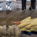 Tenda contra dengue em área carente do DF fica alagada durante chuva