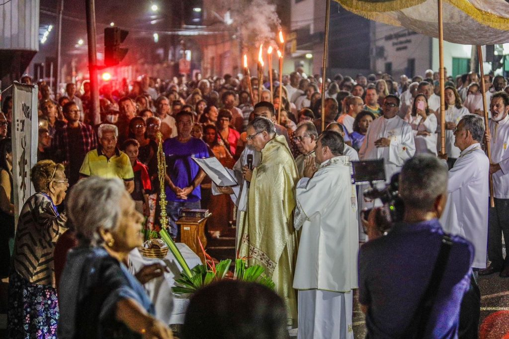 Caminhada de Fé: procissão de Corpus Christi reúne multidão em Rio Branco